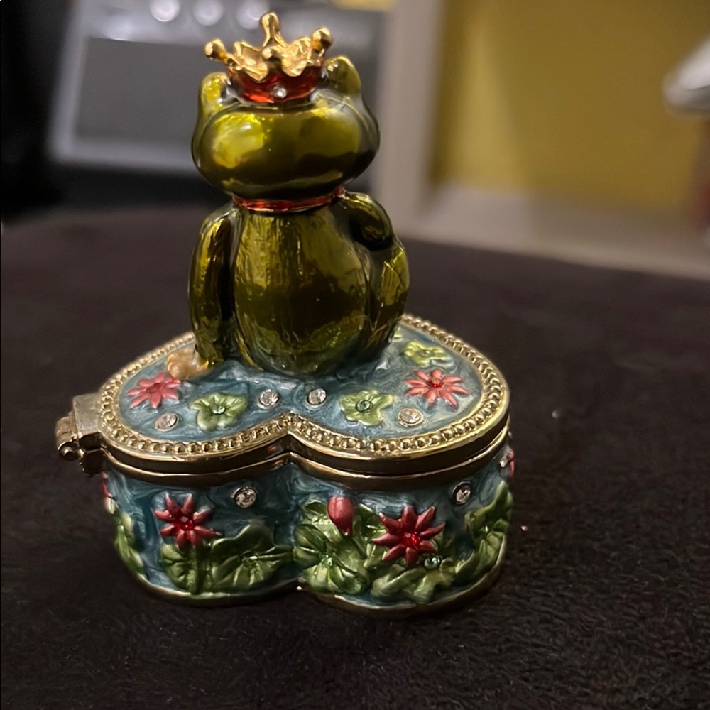 Things Remembered Frog Trinket Box with Crown - Picture 4 of 5